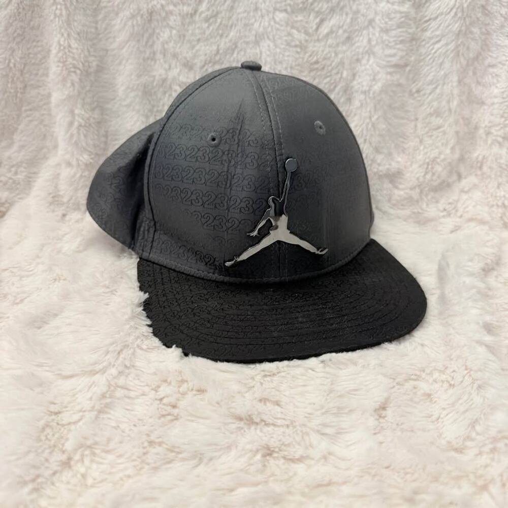 BOYS YOUTH AIR MICHEAL JORDAN ADJUSTABLE HAT METALIC LOGO BLACK/ GRAY